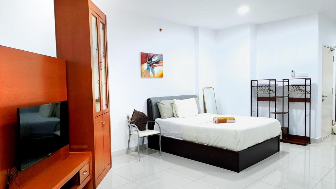 Mansion One Entire House 3 Queenbeds - Spacious Balcony Seaview George Town Esterno foto