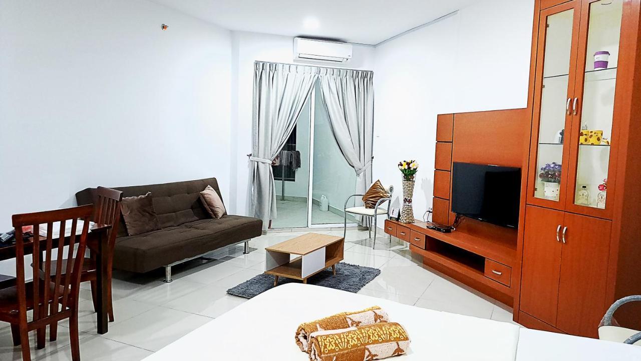 Mansion One Entire House 3 Queenbeds - Spacious Balcony Seaview George Town Esterno foto