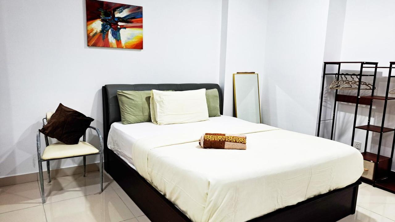Mansion One Entire House 3 Queenbeds - Spacious Balcony Seaview George Town Esterno foto